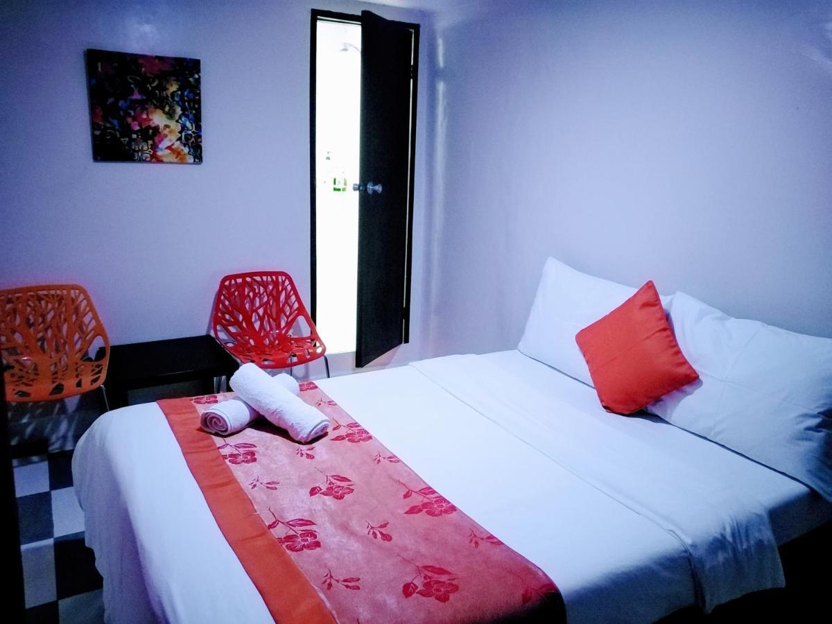 Halfway House Hostel Mactan Cebu Airport Lapu-Lapu City Exterior foto