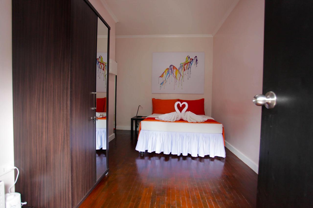 Halfway House Hostel Mactan Cebu Airport Lapu-Lapu City Exterior foto